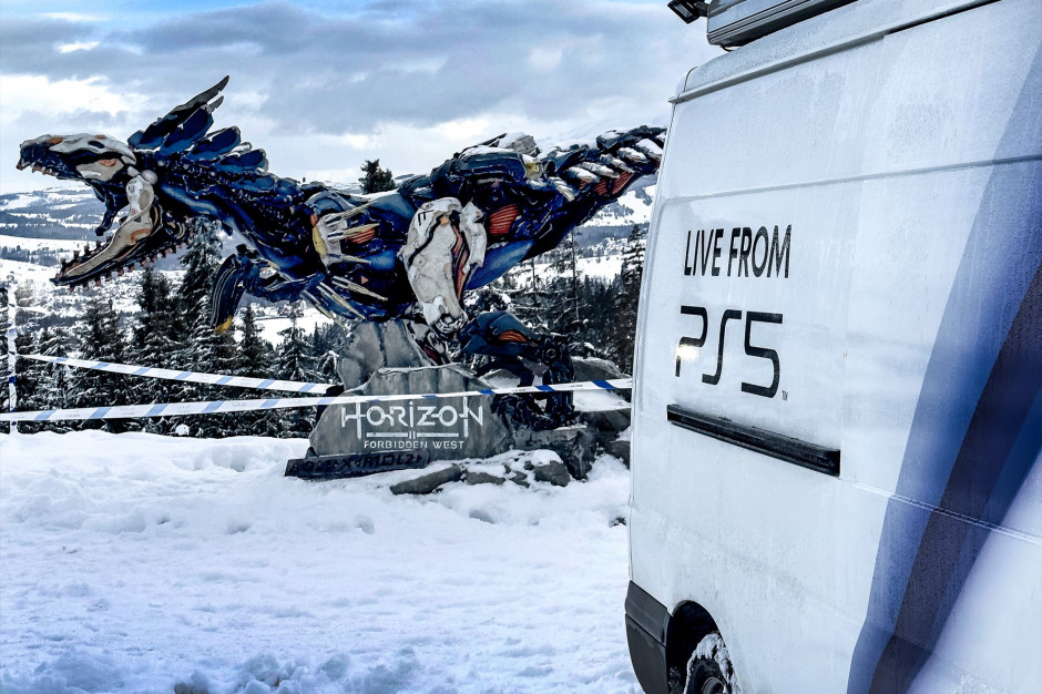 Chyżoszpon z Horizon Forbidden West pojawił się na stoku narciarskim w Białce Tatrzańskiej, fot. mat. Sony