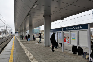 Na Warszawie Zachodniej przybywa informacji wizualnych. Nowe wyświetlacze, tablice elektryczne i infokioski