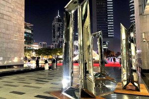 Rzeźby Oskara Zięty w Dubaju