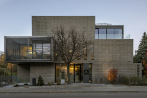 Budynek, który przywraca ducha architekturze willowej na warszawskim Mokotowie