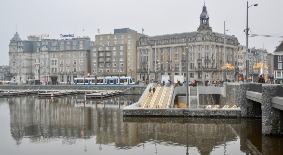 Zbudowali parkingi dla rowerów... pod wodą