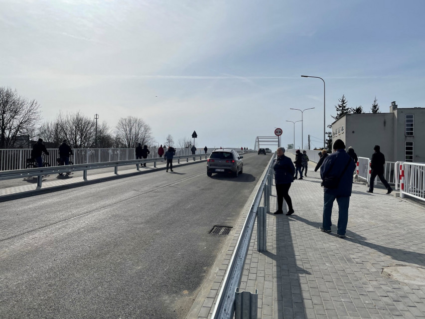Z nowego wiaduktu w Łowiczu korzystać mogą piesi, rowerzyści i kierowcy. fot. Dorota Kuźmińska, mat. PLK SA