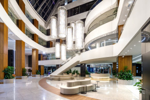 Lobby Warsaw Trade Tower przeszło spektakularną metamorfozę