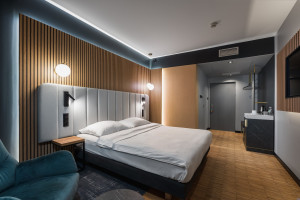 Przełamać loftowy charakter. Podwarszawski hotel na nowo