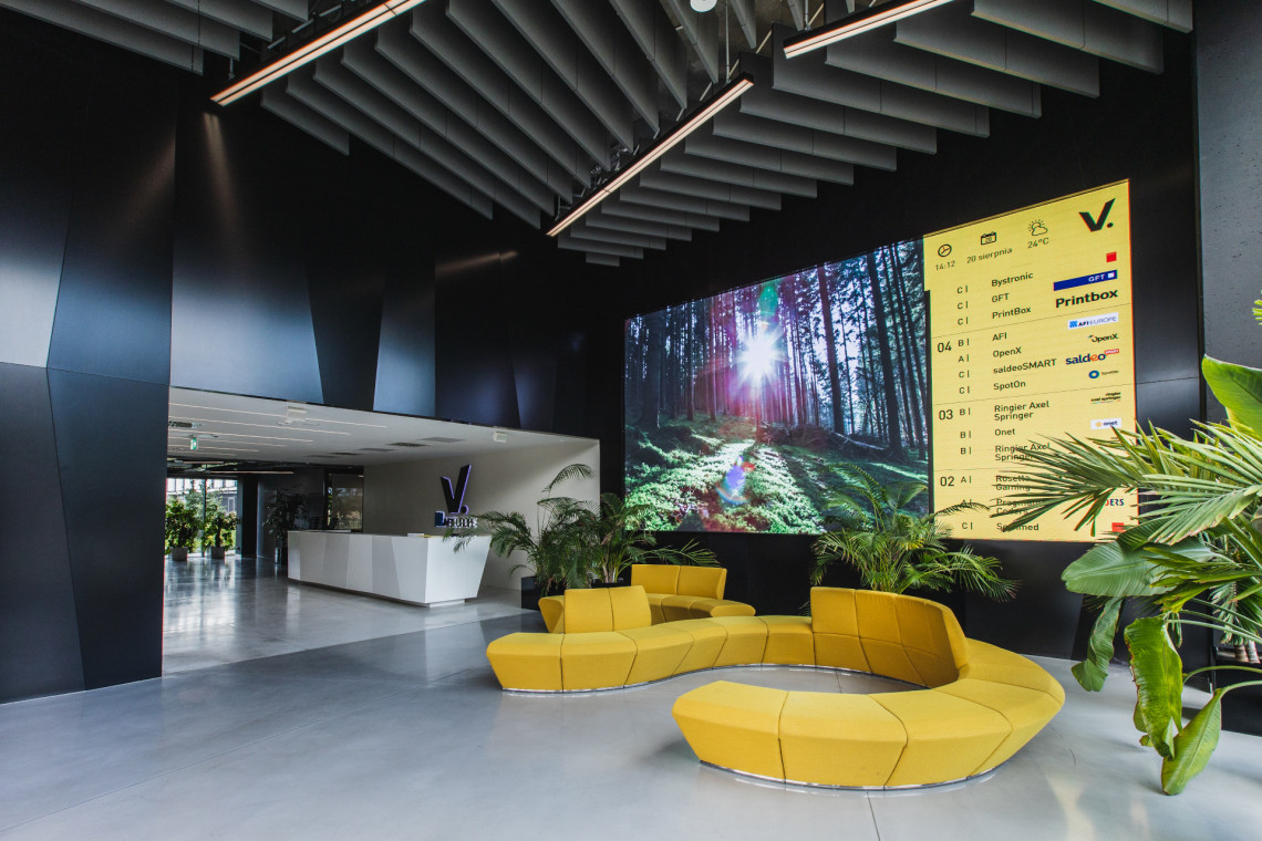 Lobby budynku V. Offices spod kreski pracowni Iliard Architecture & Interior Design, która od lat korzysta z projektowania BIM. fot. mat. prasowe Czy BIM w projektowaniu to naprawdę skok jakościowy?