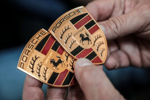 Porsche z nowym herbem. Ikoniczne logo przeszło metamorfozę