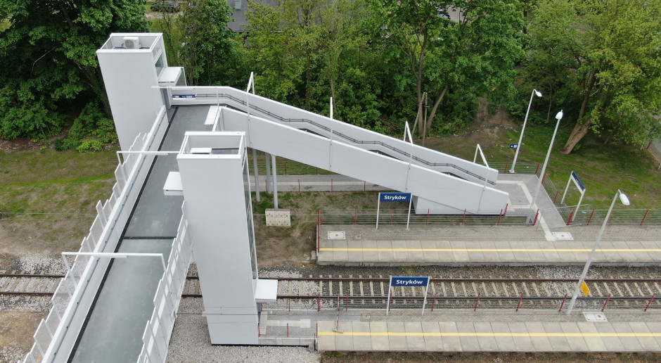 Nowe kładki nad torami powstały w Głownie i Strykowie