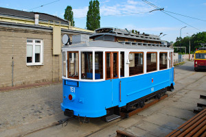 Zabytkowy tramwaj z Krakowa spędzi wakacje w Warszawie. Ma 113 lat i będzie woził turystów