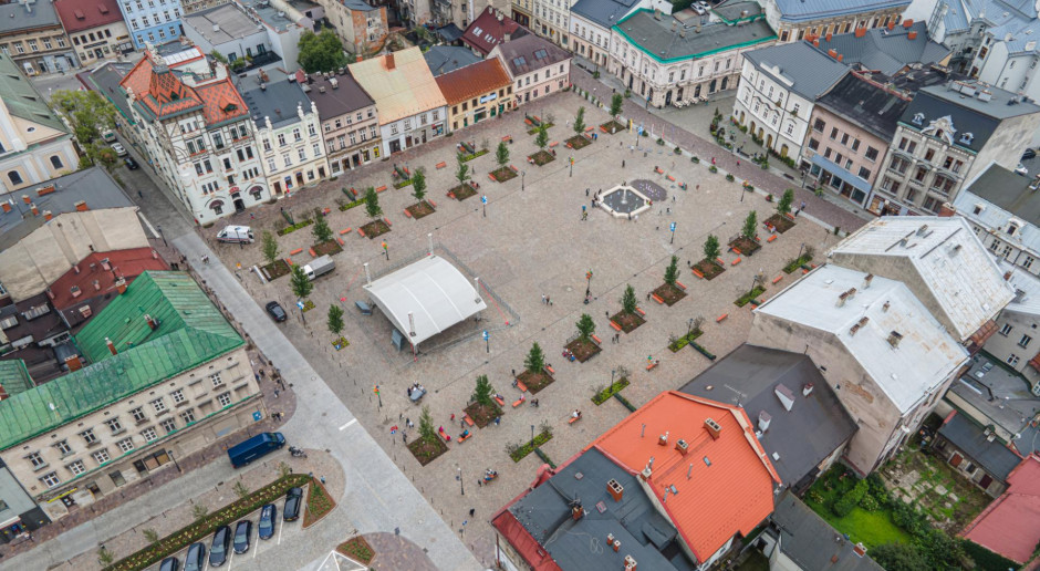 Plac Wojska Polskiego w Bielsku-Białej otwarty po modernizacji. Tak wygląda teraz!