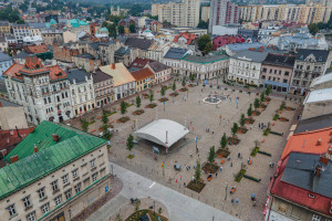 Plac Wojska Polskiego w Bielsku-Białej otwarty po modernizacji. Tak wygląda teraz!
