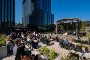 Katowice z nowym skwerem miejskim. Powstał przy biurowcach .KTW