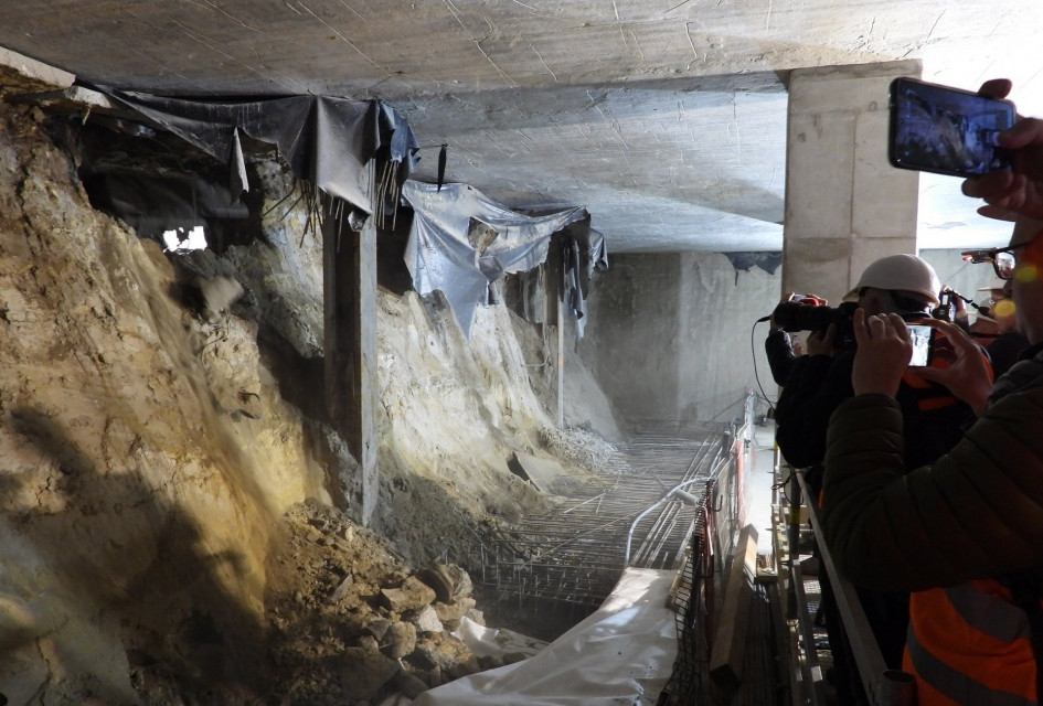 Wykonawca przebił ścianę w tunelu pod stacją i połączył się z wybudowaną częścią obiektu. fot. Rafał Wilgusiak, mat. PKP PLK
