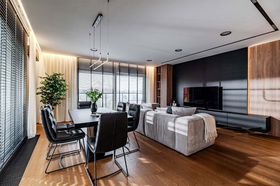 Czerń i drewno. Nowoczesna elegancja w wyjątkowym apartamencie [ZDJĘCIA]