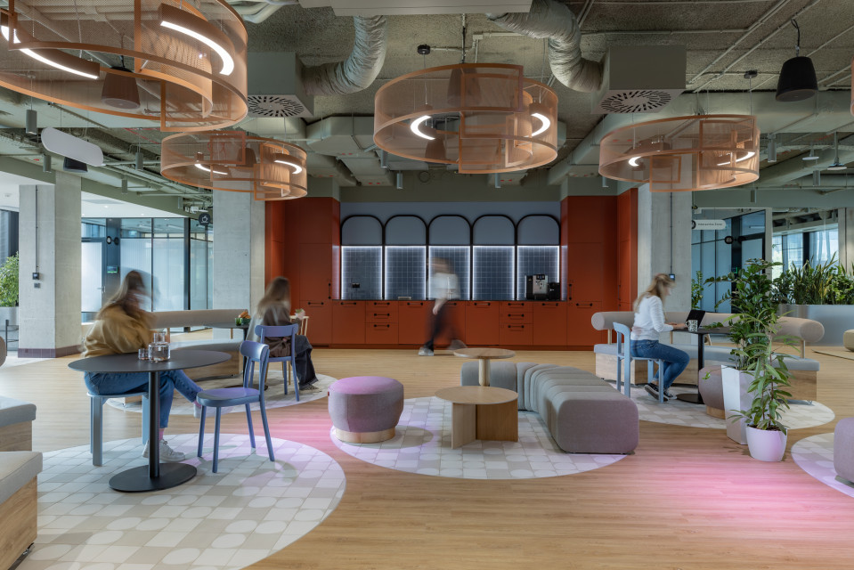 Biuro firmy farmaceutycznej Sanofi w Warszawie, proj. The Design Group. Fot. Materiały prasowe / The Design Group