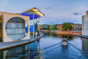 Architektura regeneracyjna, czyli jak miasta mogą naprawiać środowisko, a nie tylko ograniczać szkody