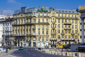 Kultowa kamienica w Warszawie przejęta. To jeden z najcenniejszych adresów