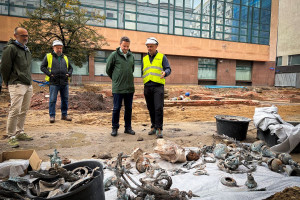 Przez lata tkwiły pod ziemią. Wielkie odkrycie podczas przebudowy ulicy w centrum Warszawy